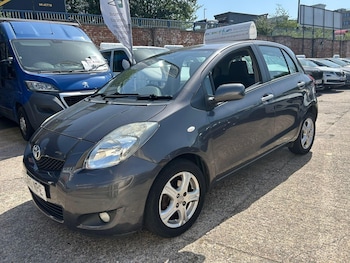 Used Toyota Yaris 2010 for sale - 79093520: Photo