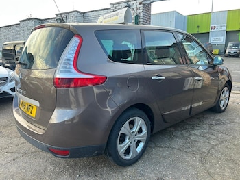 Used Renault Grand Scenic 2011 for sale - 76942663: Photo