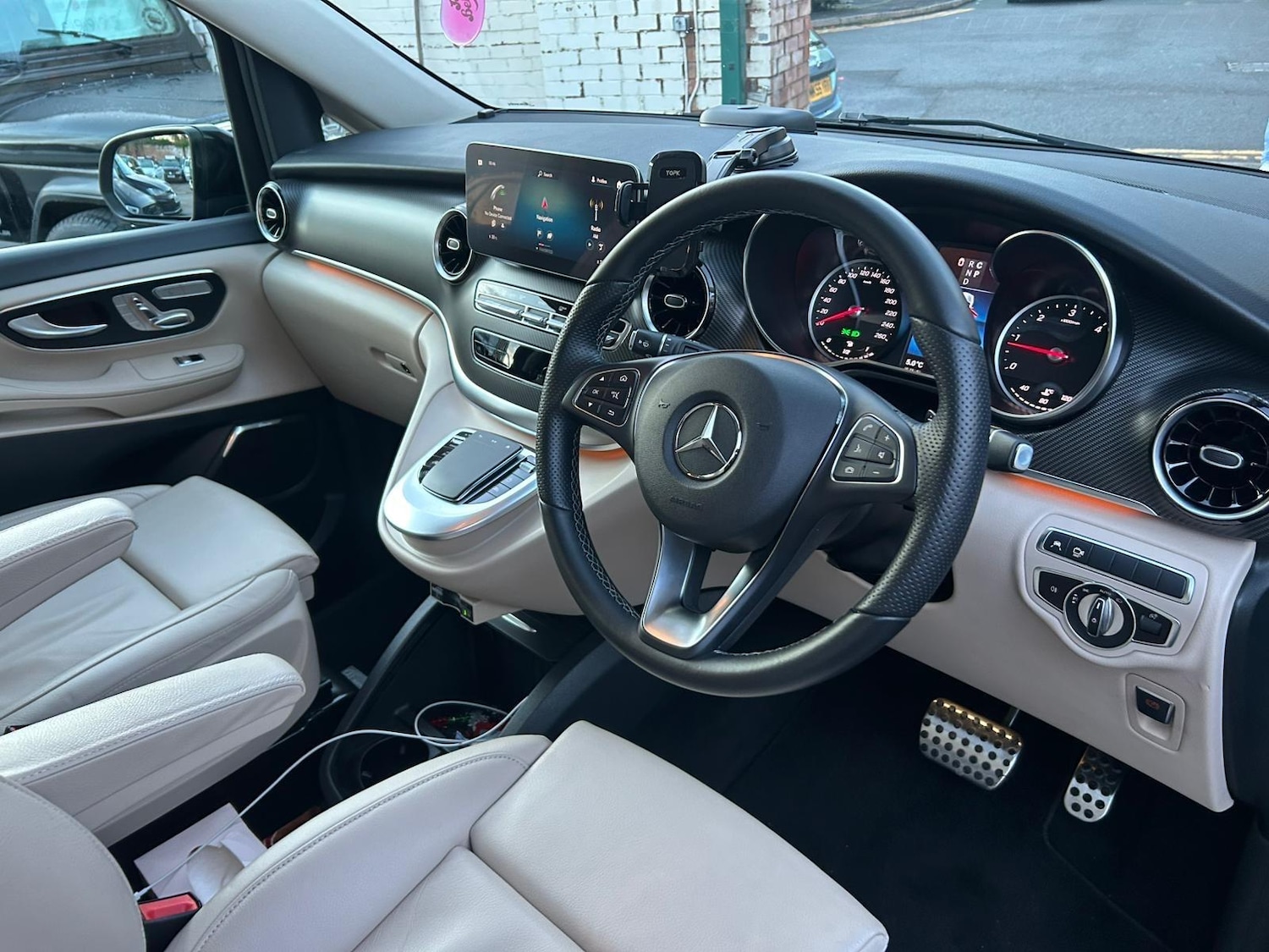 Used Mercedes-Benz V-Class 2024 for sale - 76752602: Photo 10