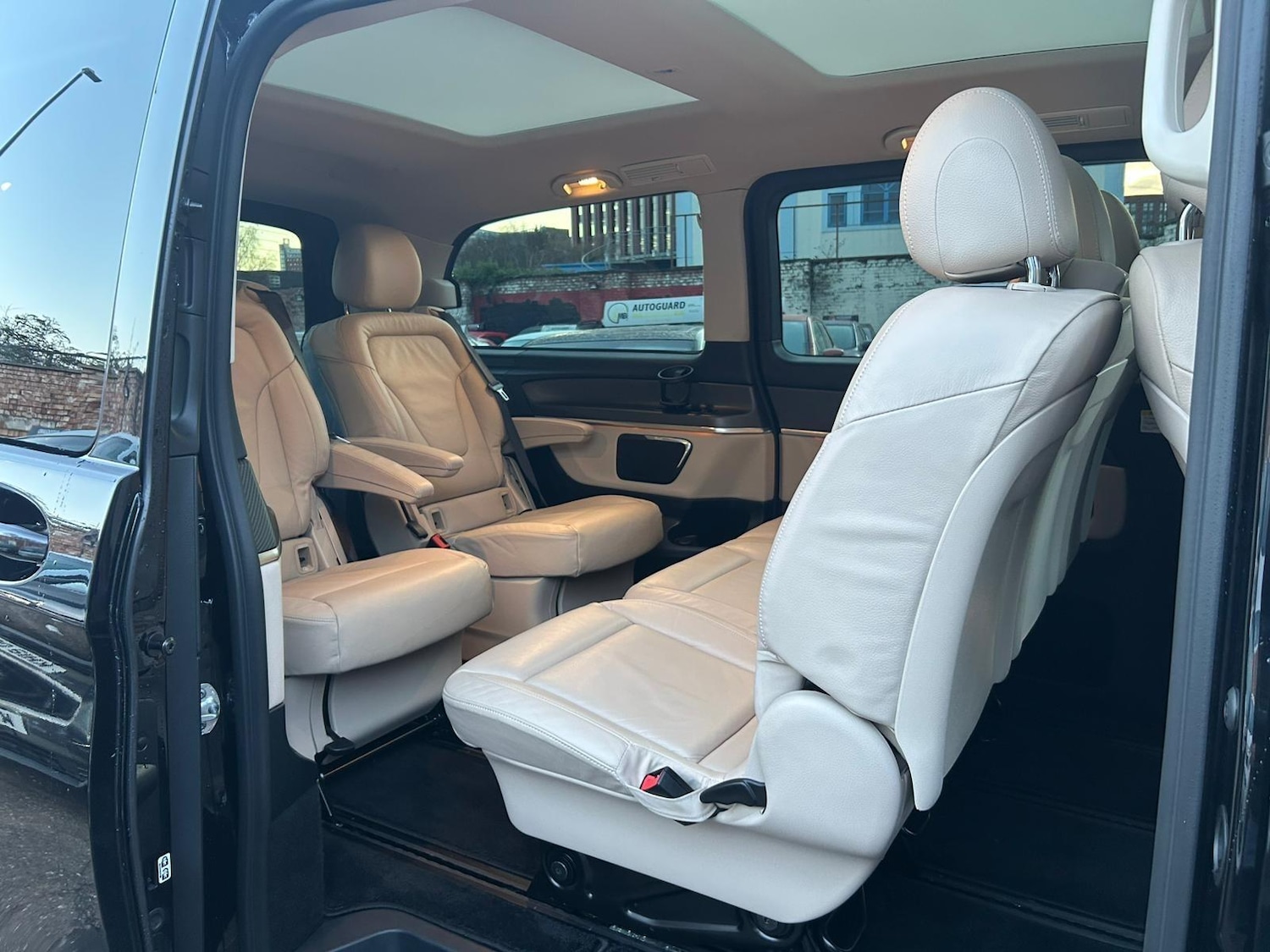 Used Mercedes-Benz V-Class 2024 for sale - 76752602: Photo 13