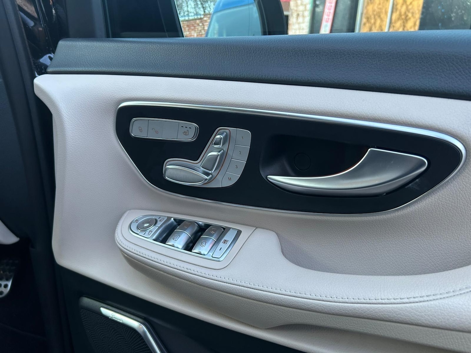 Used Mercedes-Benz V-Class 2024 for sale - 76752602: Photo 14