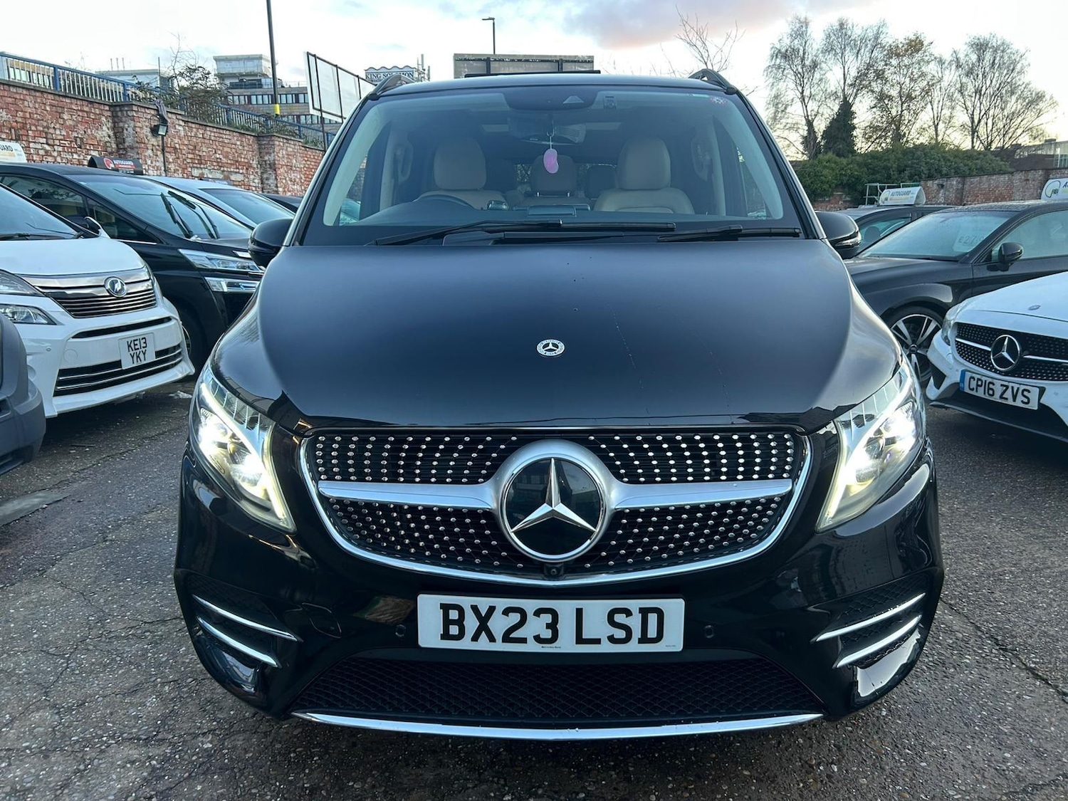 Used Mercedes-Benz V-Class 2024 for sale - 76752602: Photo 6