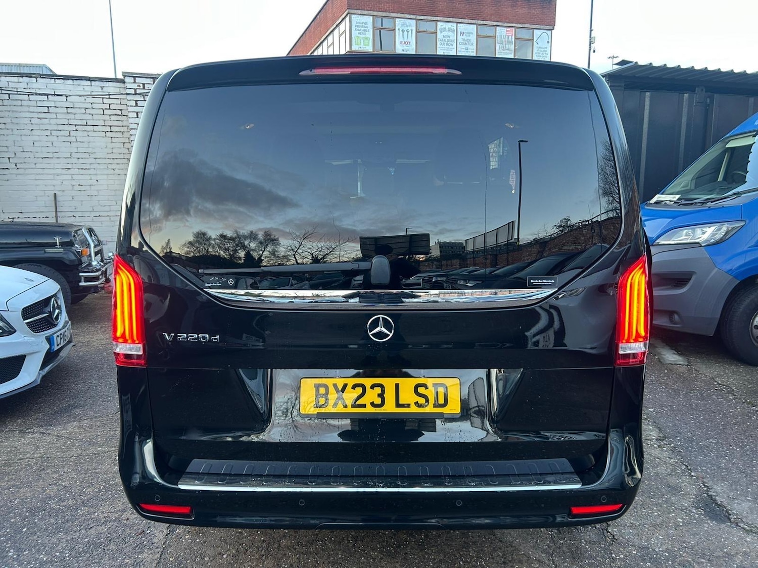 Used Mercedes-Benz V-Class 2024 for sale - 76752602: Photo 8