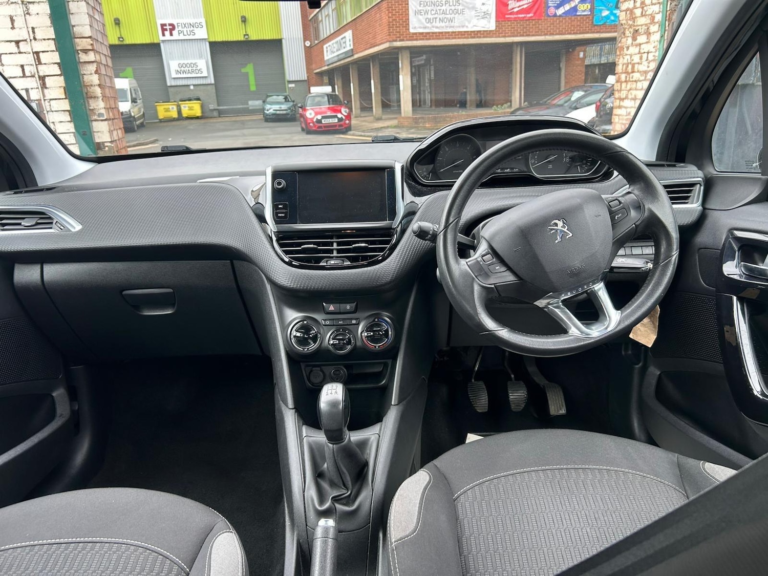 Used Peugeot 208 2016 for sale - 77658117: Photo 9