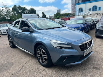 Used Volvo V40 Cross Country 2017 for sale - 79248641: Photo