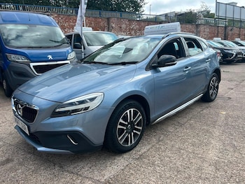 Used Volvo V40 Cross Country 2017 for sale - 79248641: Photo