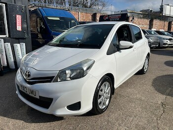 Used Toyota Yaris 2013 for sale - 77658111: Photo