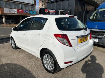 Used Toyota Yaris 2013 for sale - 77658111: Photo