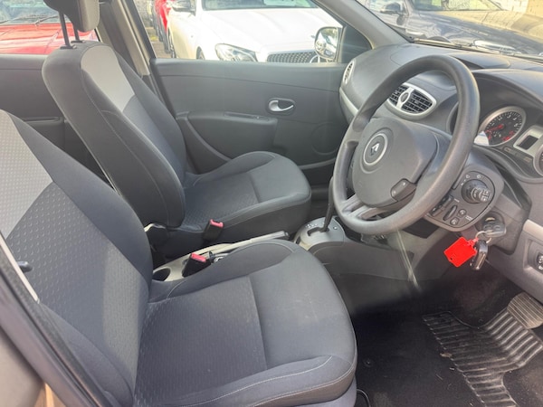 Used Renault Clio 2009 for sale - 76072289: Photo 10