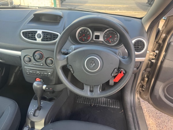 Used Renault Clio 2009 for sale - 76072289: Photo 11