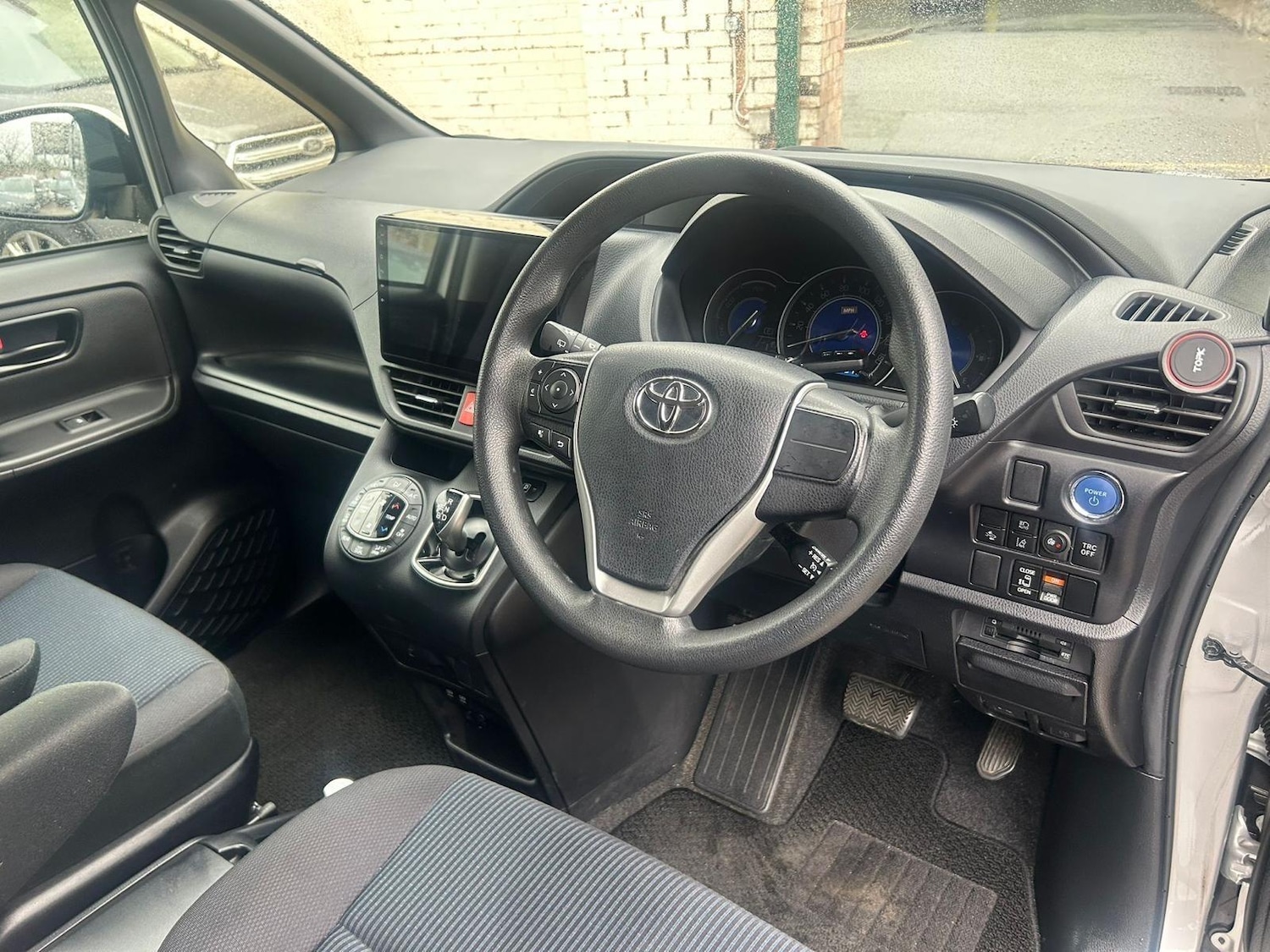 Used Toyota Voxy 2024 for sale - 78006518: Photo 9