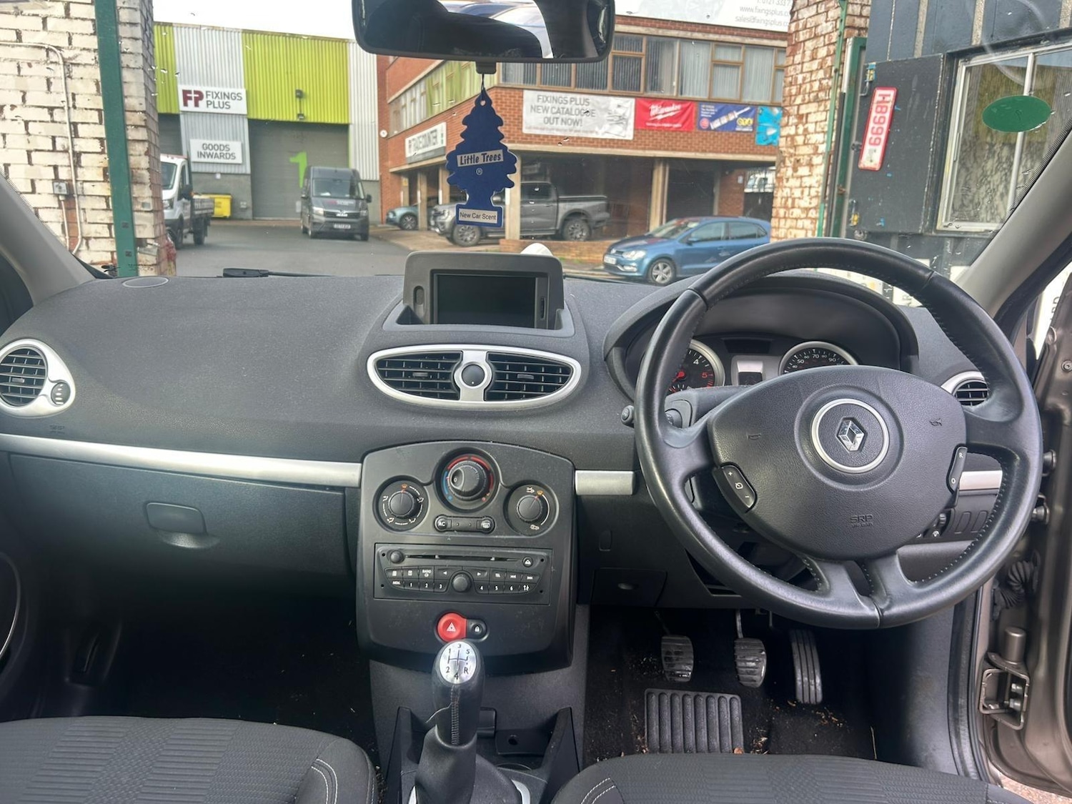 Used Renault Clio 2011 for sale - 76942664: Photo 10