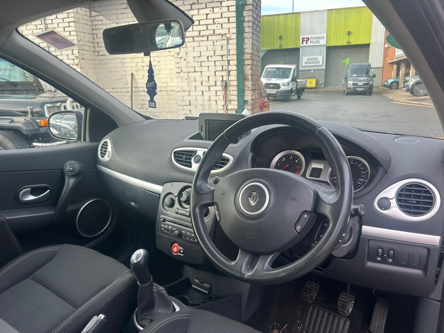 Used Renault Clio 2011 for sale - 76942664: Photo 11