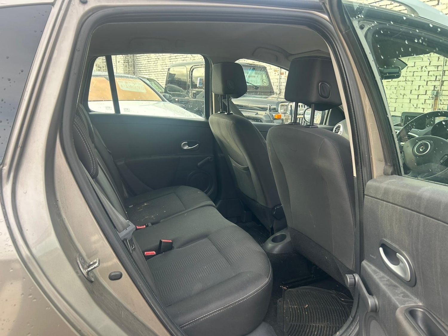 Used Renault Clio 2011 for sale - 76942664: Photo 12