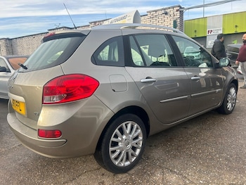 Used Renault Clio 2011 for sale - 76942664: Photo