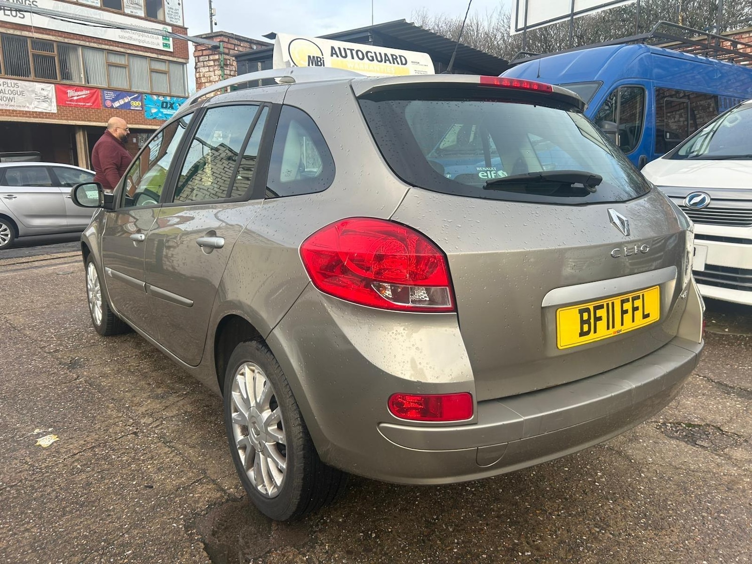 Used Renault Clio 2011 for sale - 76942664: Photo 5