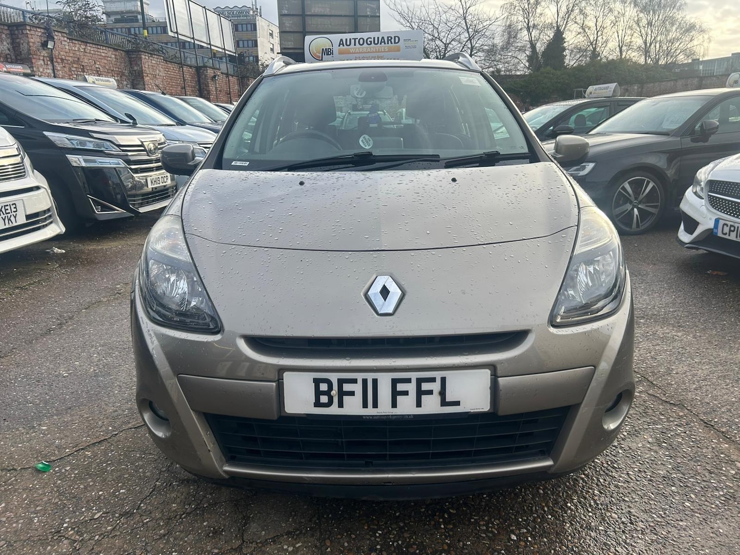 Used Renault Clio 2011 for sale - 76942664: Photo 6