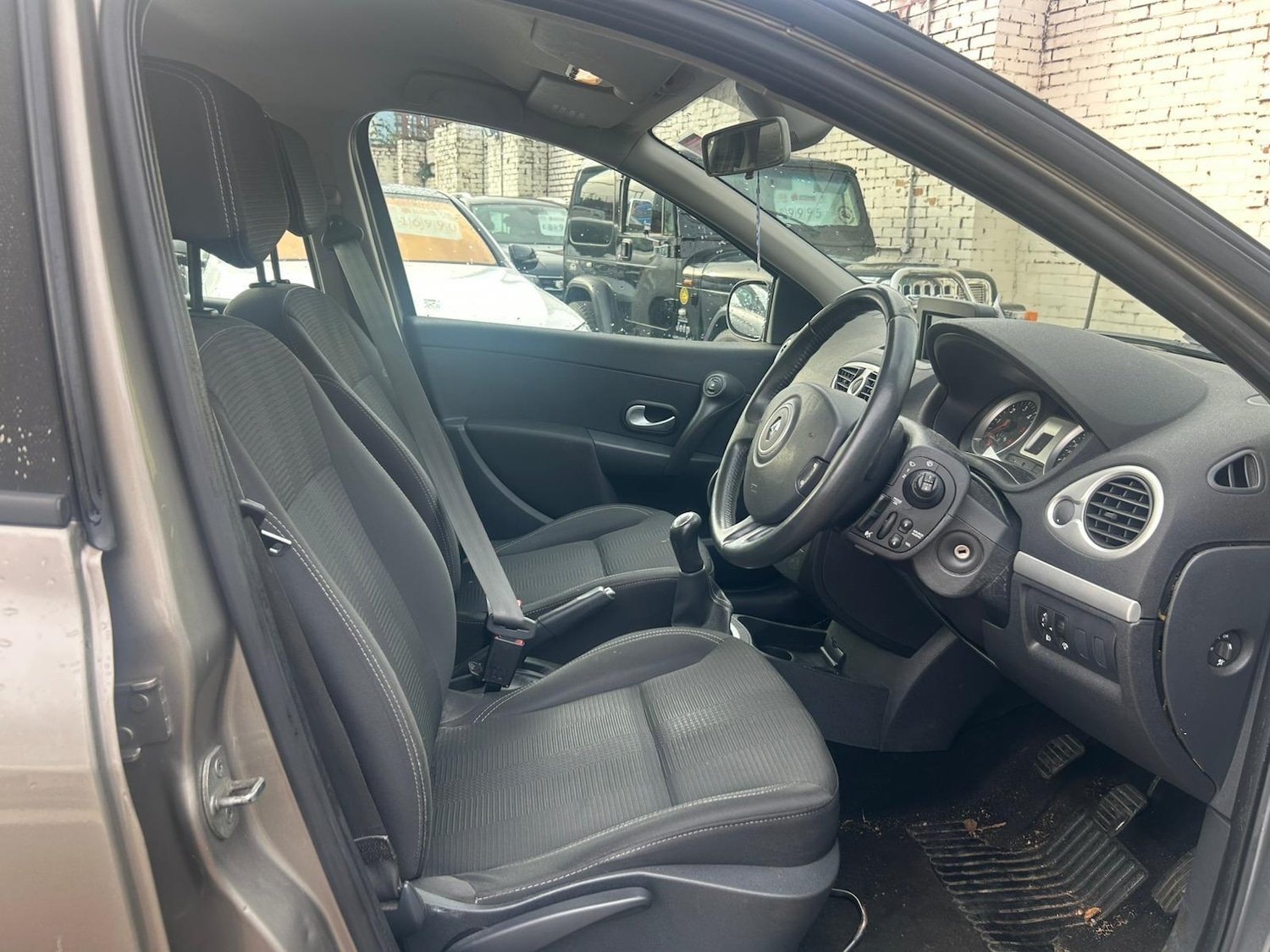 Used Renault Clio 2011 for sale - 76942664: Photo 9