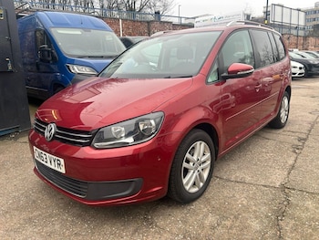 Used Volkswagen Touran 2013 for sale - 77400399: Photo