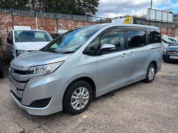 Used Toyota Voxy 2020 for sale - 79577140: Photo