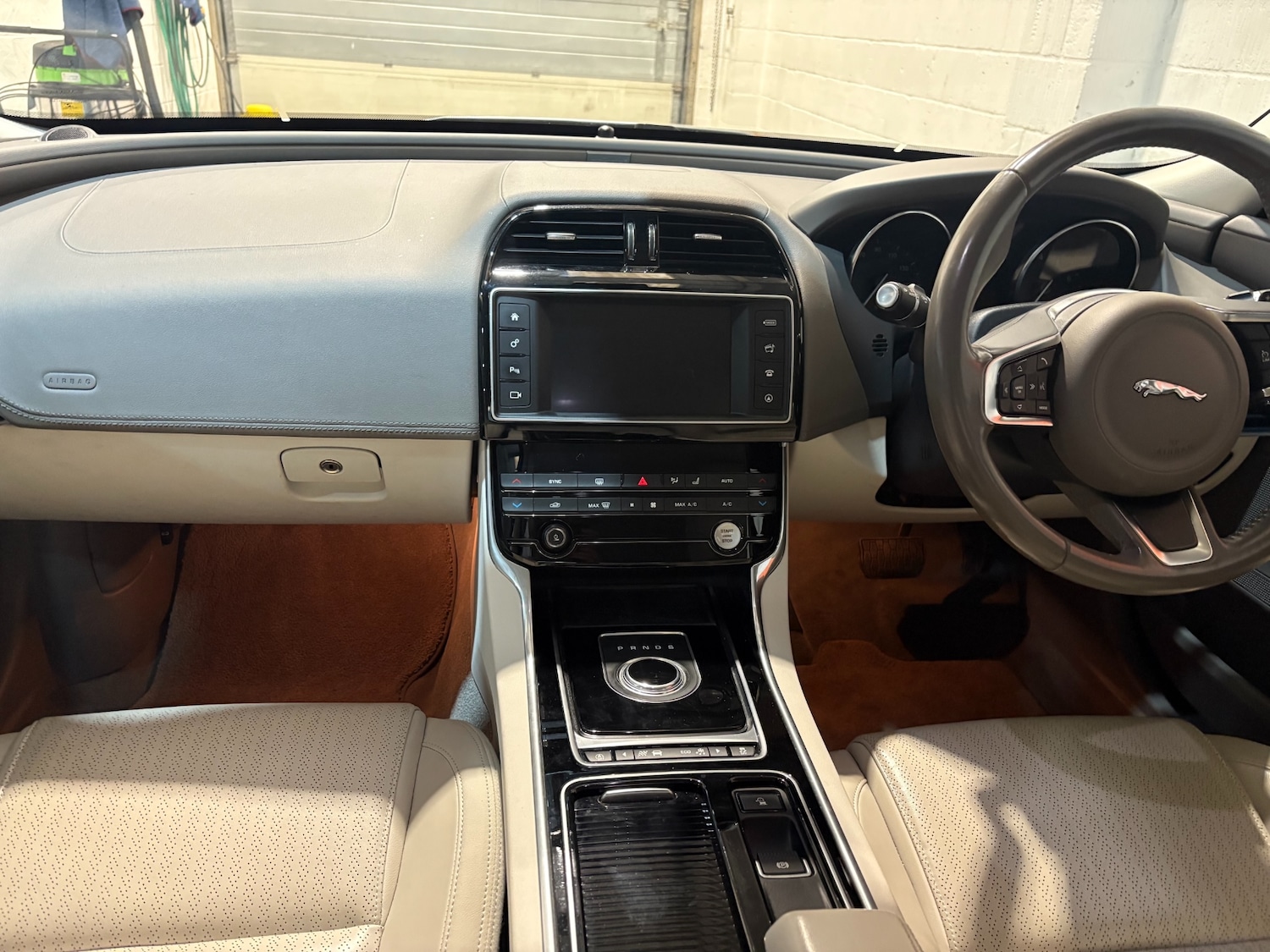 Used Jaguar XE 2017 for sale - 76089783: Photo 10