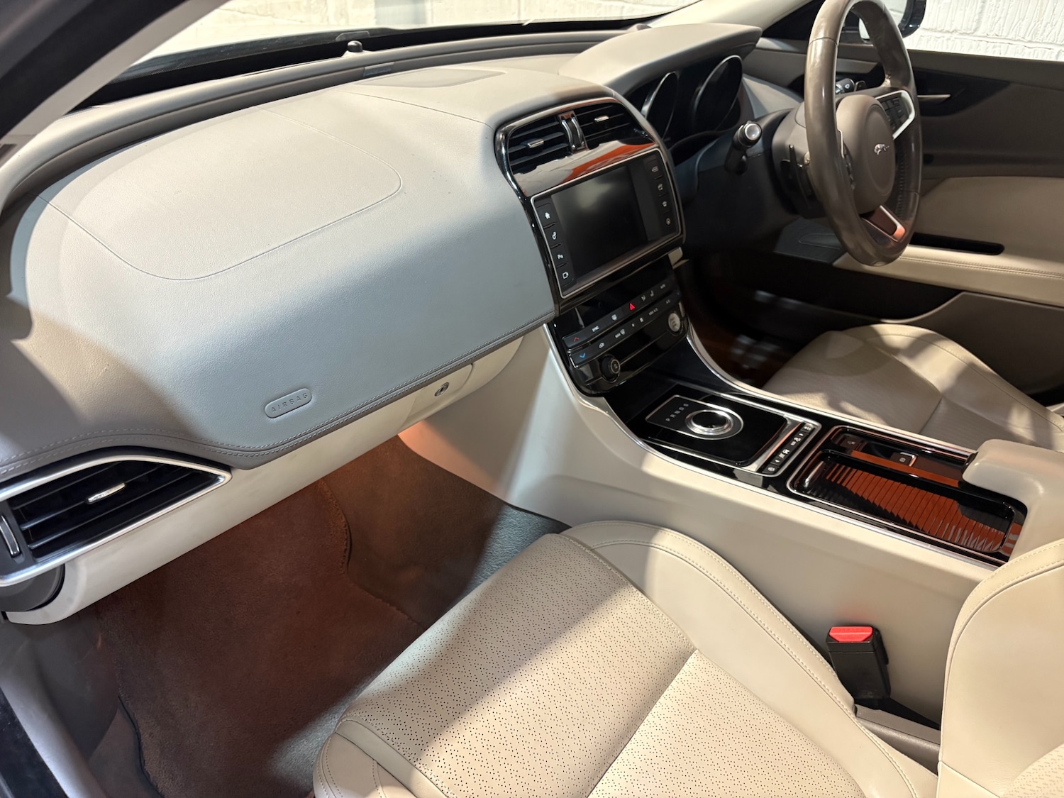 Used Jaguar XE 2017 for sale - 76089783: Photo 11