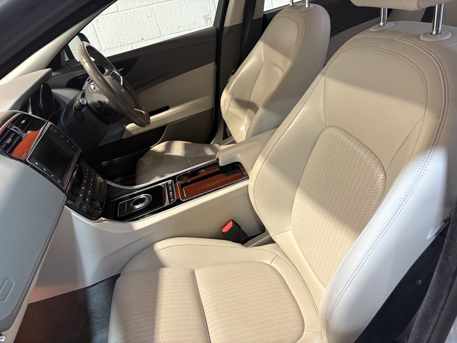 Used Jaguar XE 2017 for sale - 76089783: Photo 12