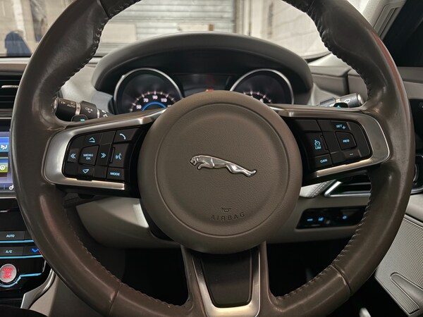Used Jaguar XE 2017 for sale - 76089783: Photo 14