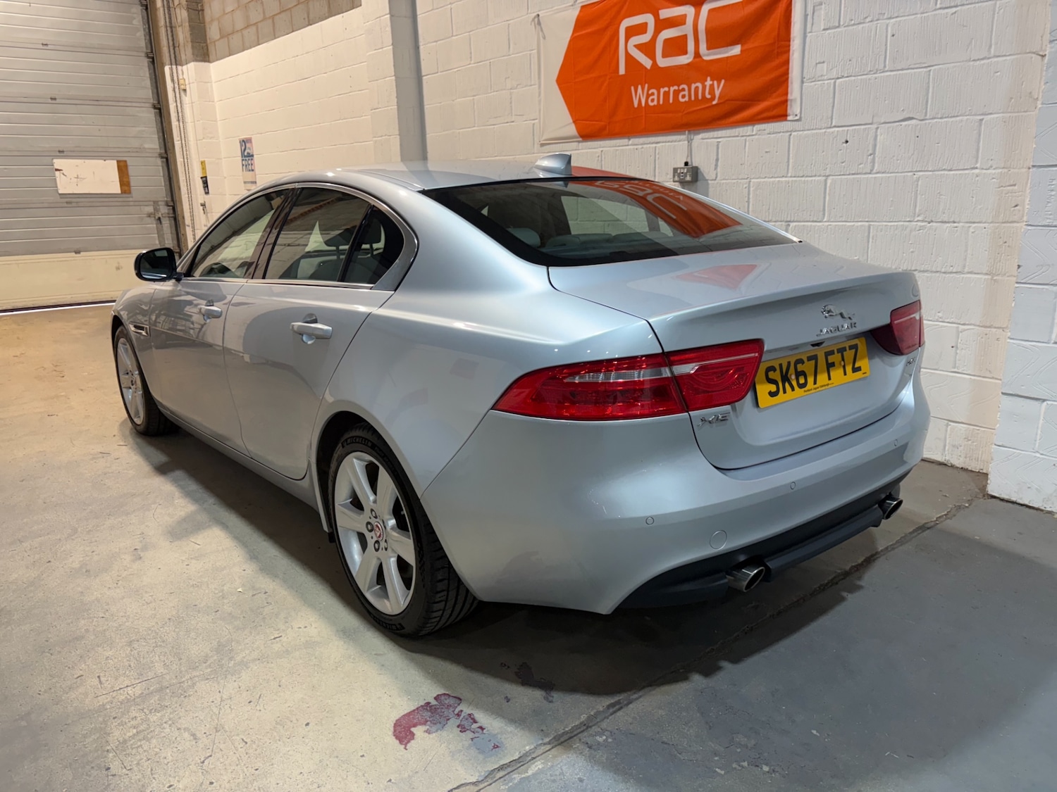 Used Jaguar XE 2017 for sale - 76089783: Photo 3