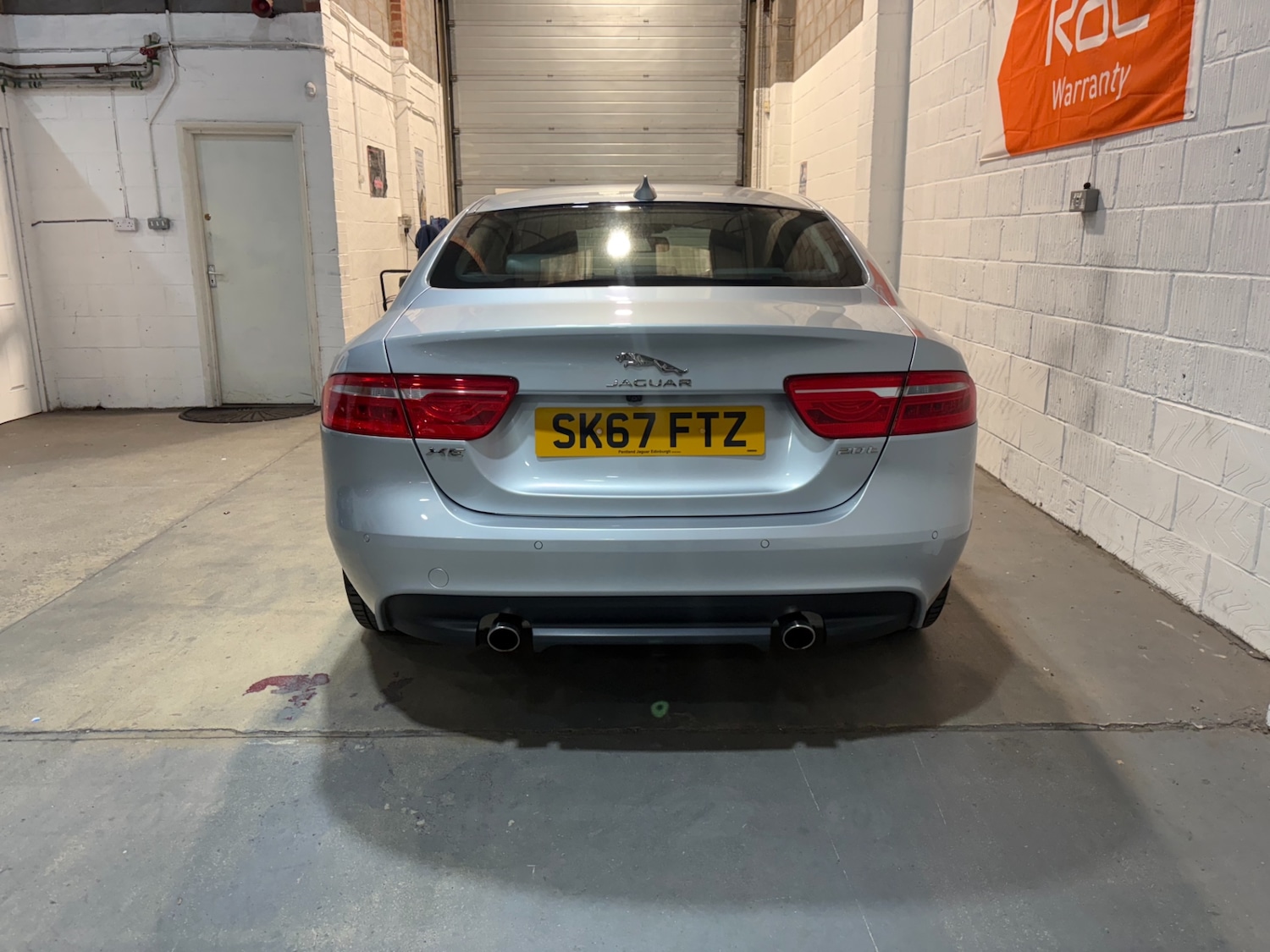 Used Jaguar XE 2017 for sale - 76089783: Photo 4