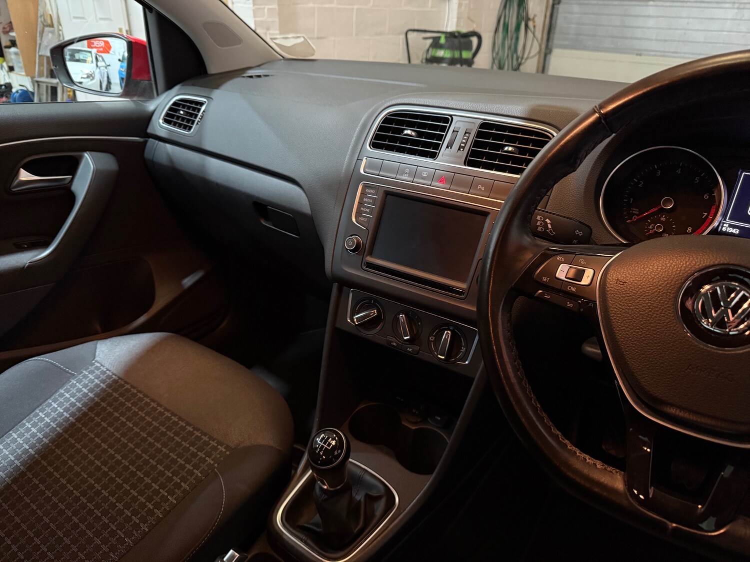 Used Volkswagen Polo 2017 for sale - 77759750: Photo 11