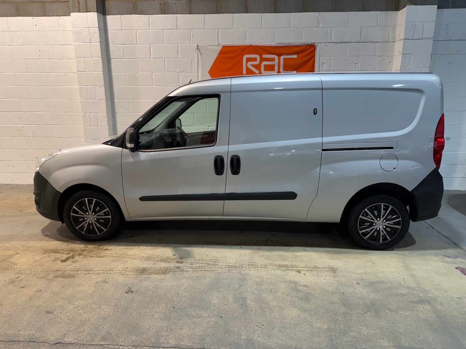 Used Vauxhall Combo 2015 for sale - 77297987: Photo 2