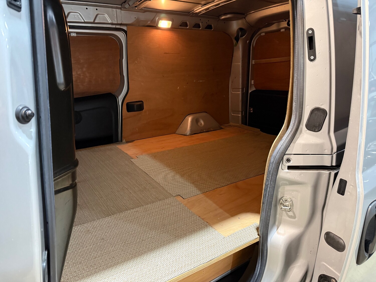 Used Vauxhall Combo 2015 for sale - 77297987: Photo 9