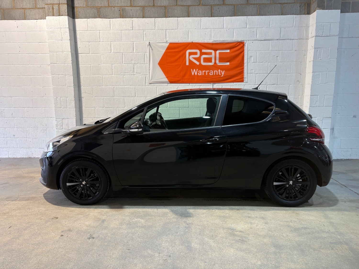Used Peugeot 208 2018 for sale - 77086137: Photo 2