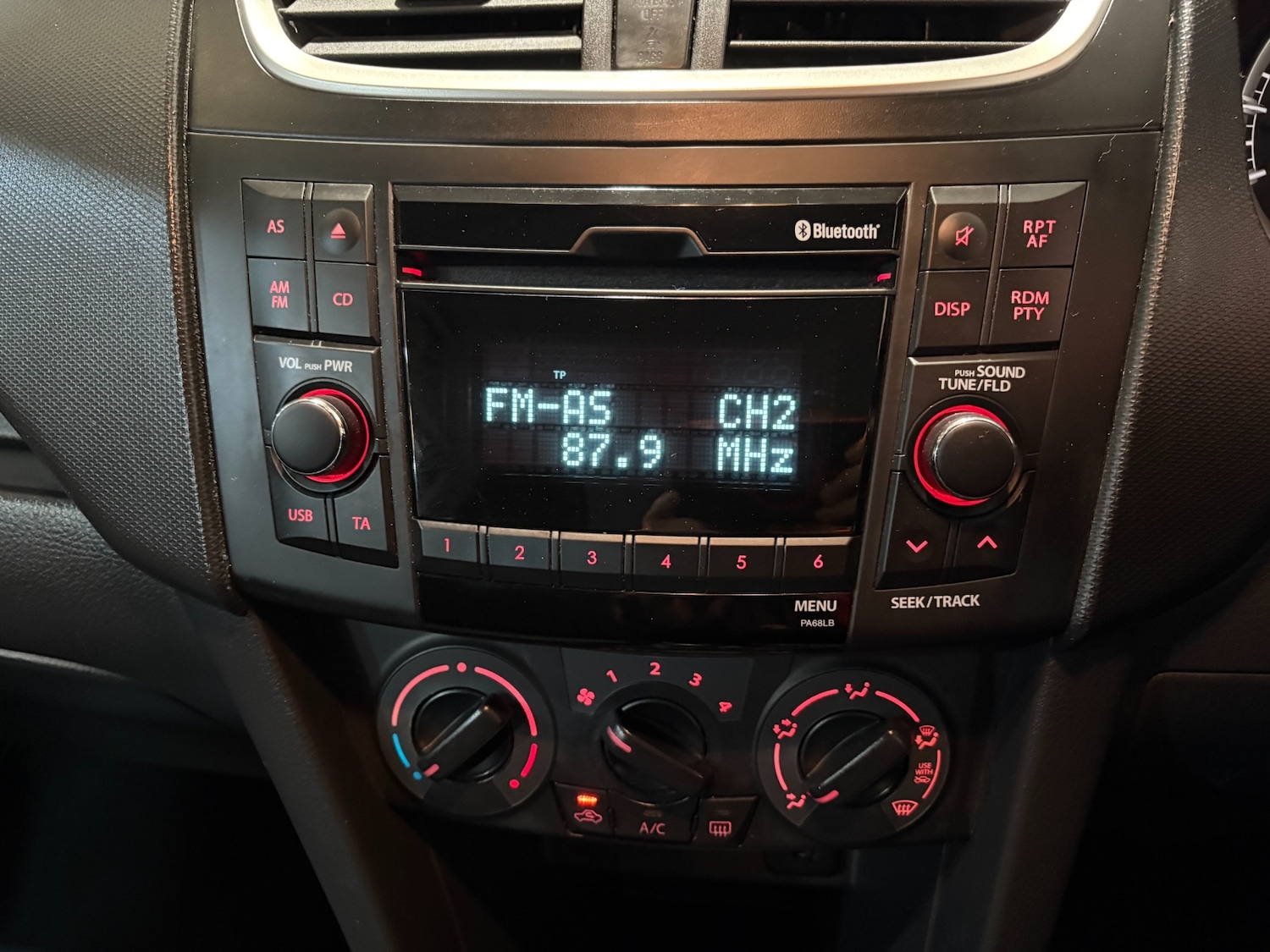 Used Suzuki Swift 2014 for sale - 76102215: Photo 15