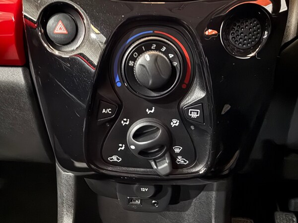 Used Toyota AYGO 2016 for sale - 76130308: Photo 19