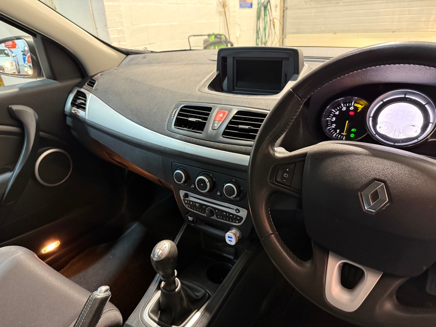 Used Renault Megane 2011 for sale - 77391770: Photo 12