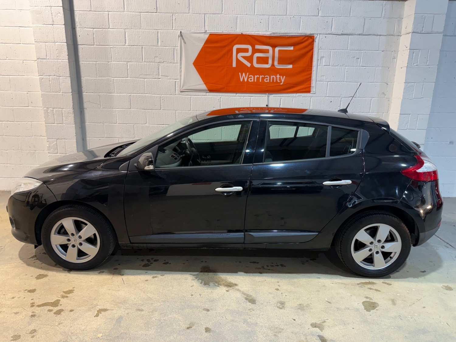 Used Renault Megane 2011 for sale - 77391770: Photo 2