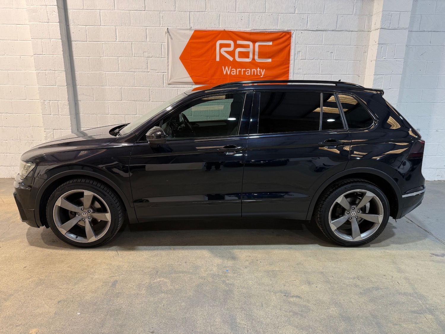 Used Volkswagen Tiguan 2017 for sale - 76299194: Photo 2