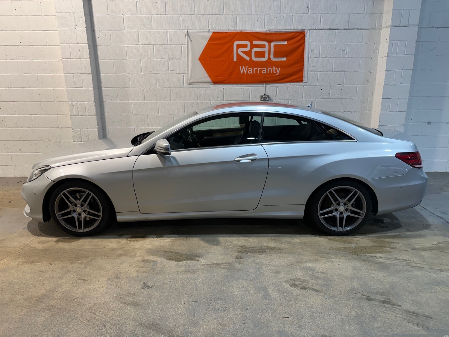 Used Mercedes-Benz E Class 2015 for sale - 77282796: Photo 2