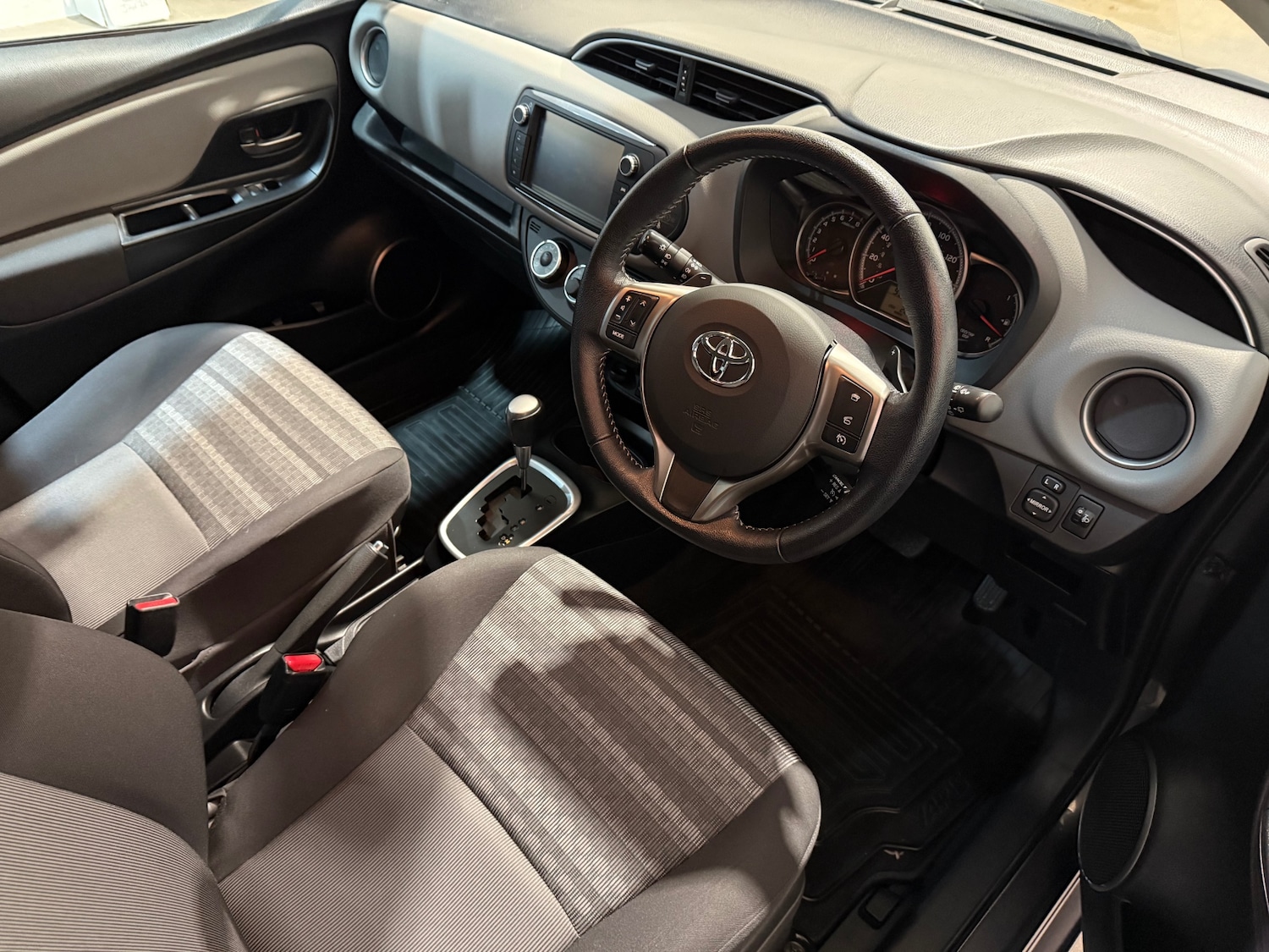 Used Toyota Yaris 2016 for sale - 76341121: Photo 10