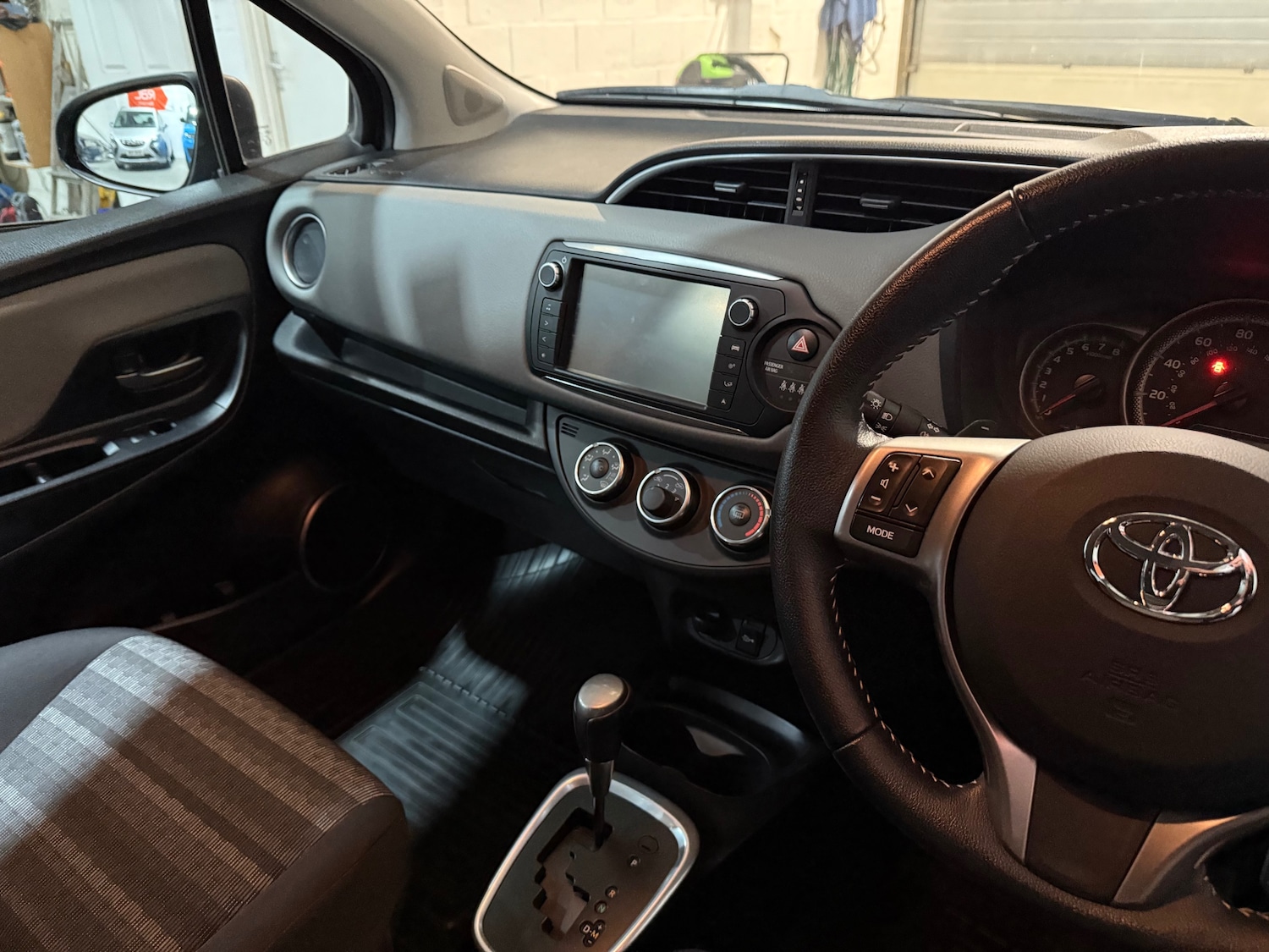 Used Toyota Yaris 2016 for sale - 76341121: Photo 12