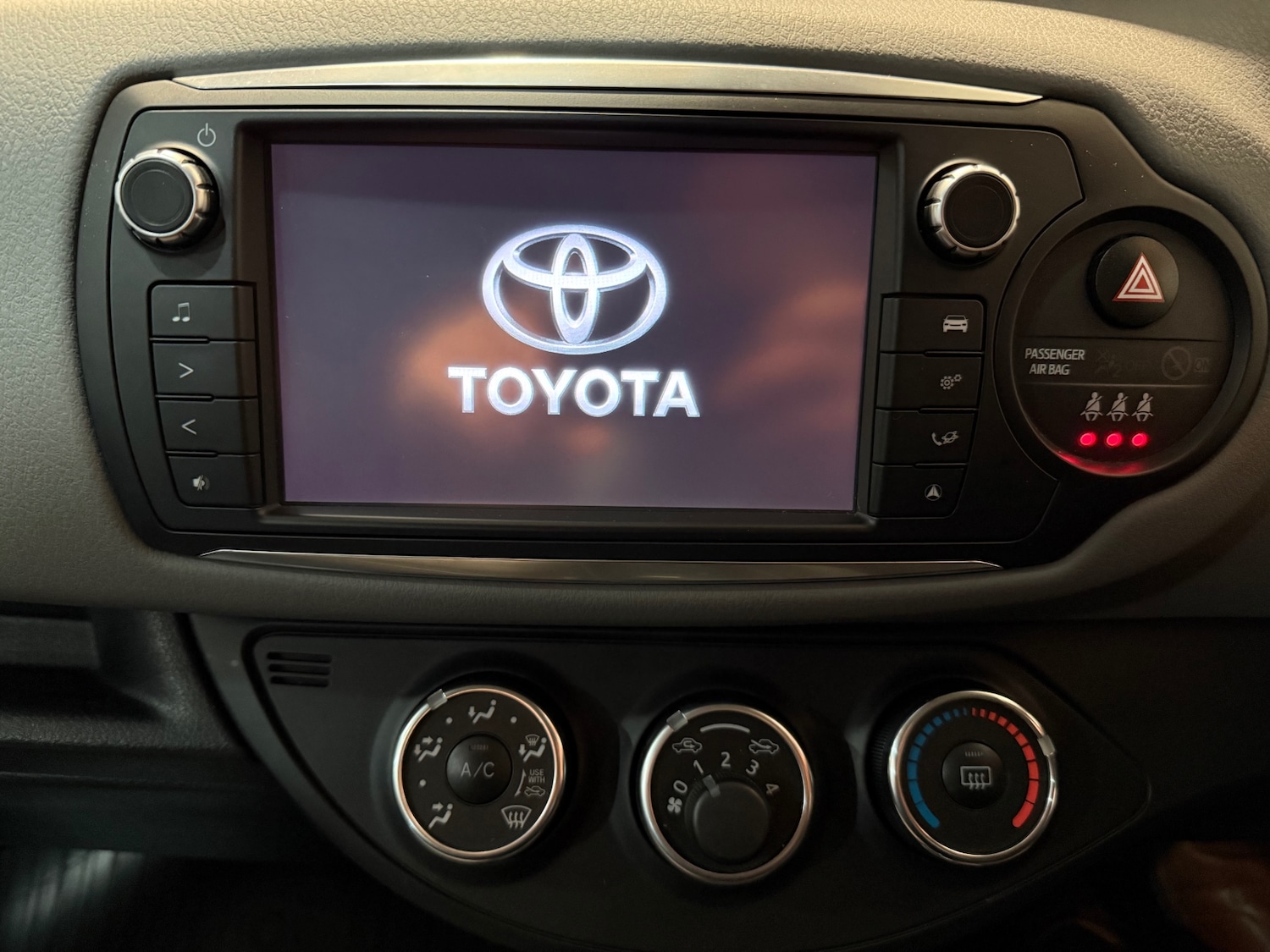 Used Toyota Yaris 2016 for sale - 76341121: Photo 16