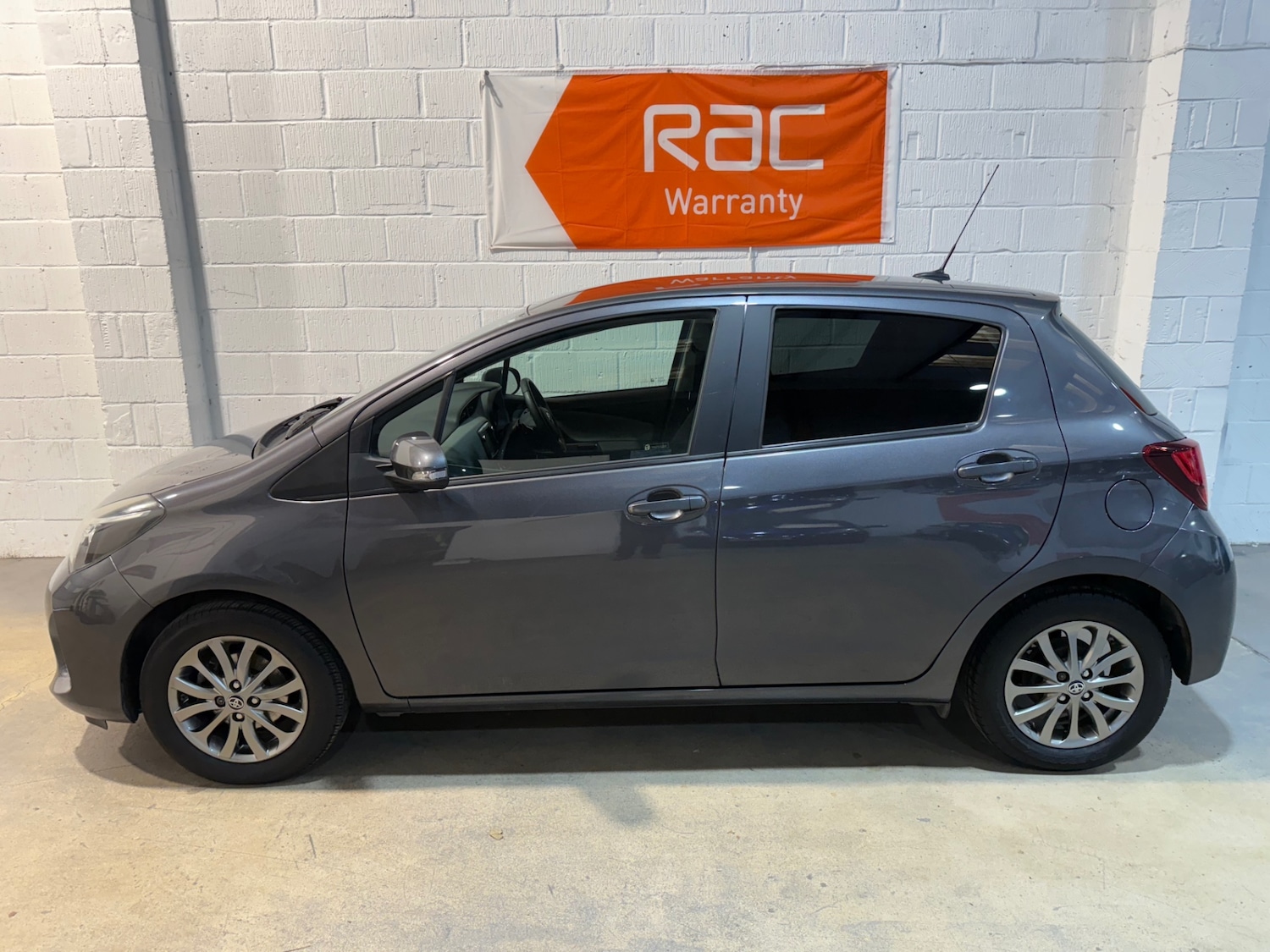 Used Toyota Yaris 2016 for sale - 76341121: Photo 2