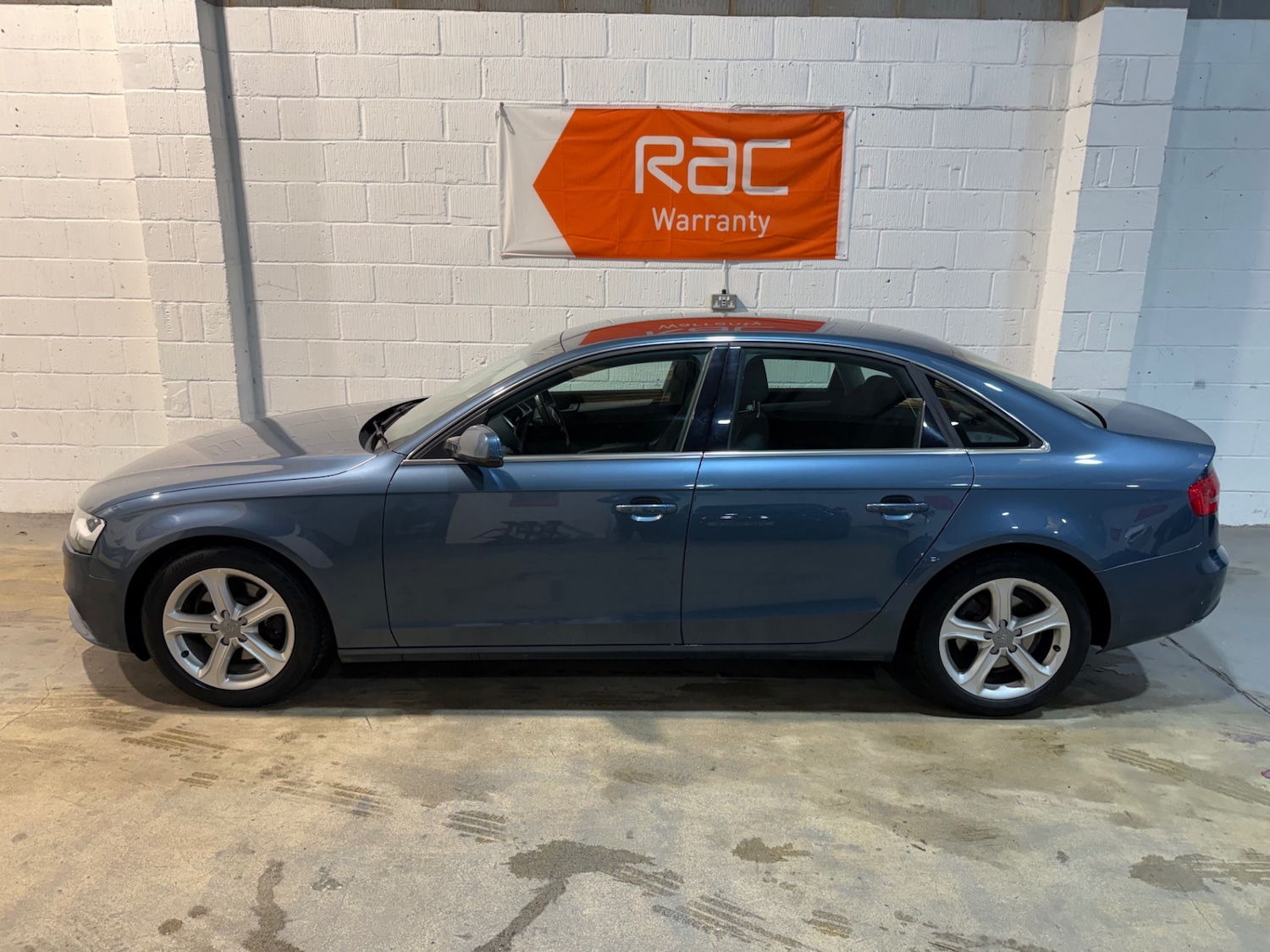 Used Audi A4 2015 for sale - 77285556: Photo 2