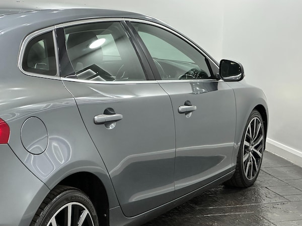 Used Volvo V40 2017 for sale - 75757265: Photo 25