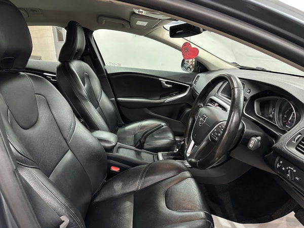 Used Volvo V40 2017 for sale - 75757265: Photo 30