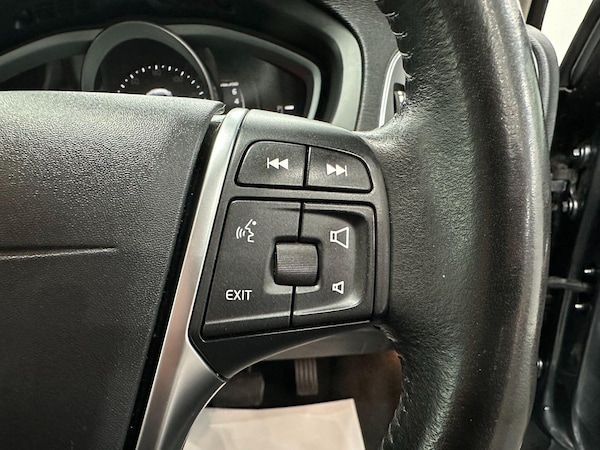 Used Volvo V40 2017 for sale - 75757265: Photo 34