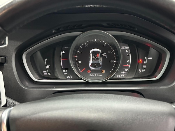 Used Volvo V40 2017 for sale - 75757265: Photo 36