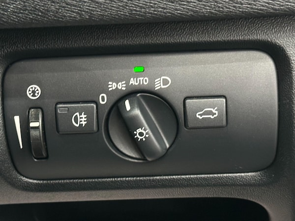 Used Volvo V40 2017 for sale - 75757265: Photo 45